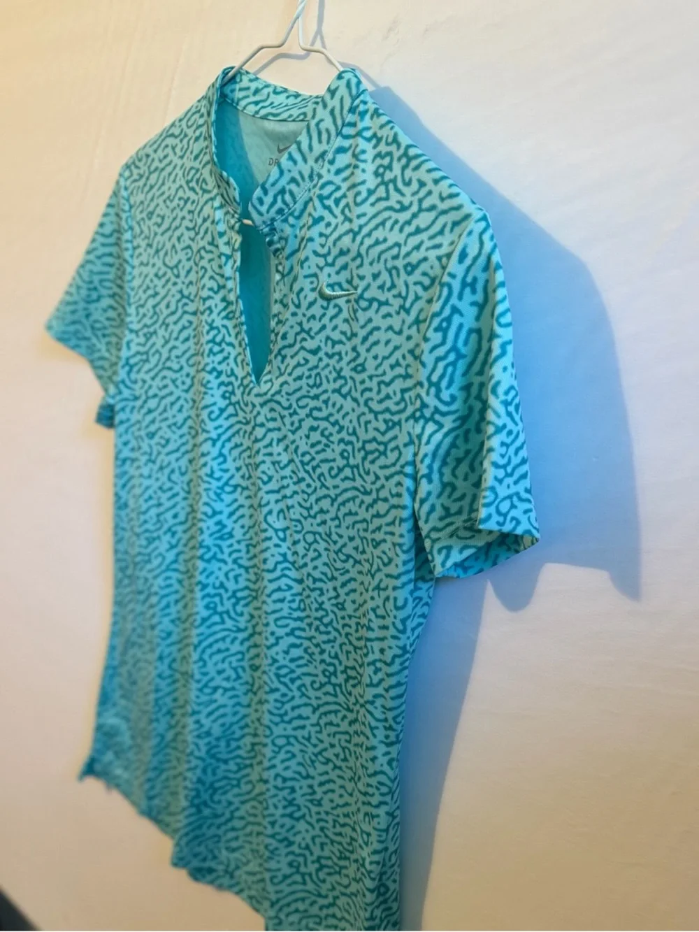 Nike Aqua Teal Patterned Short Sleeve dri fit vneck Athletic Top size xs - Picture 3 of 5